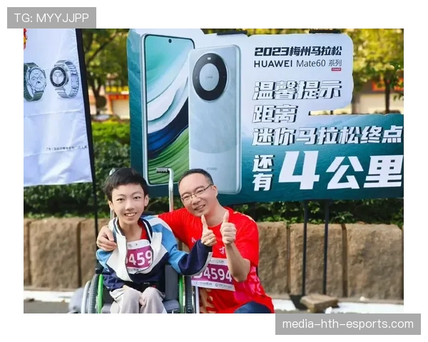 马拉松途中冷风太大,选手用号码布当围脖,终点照片意外变时尚大片